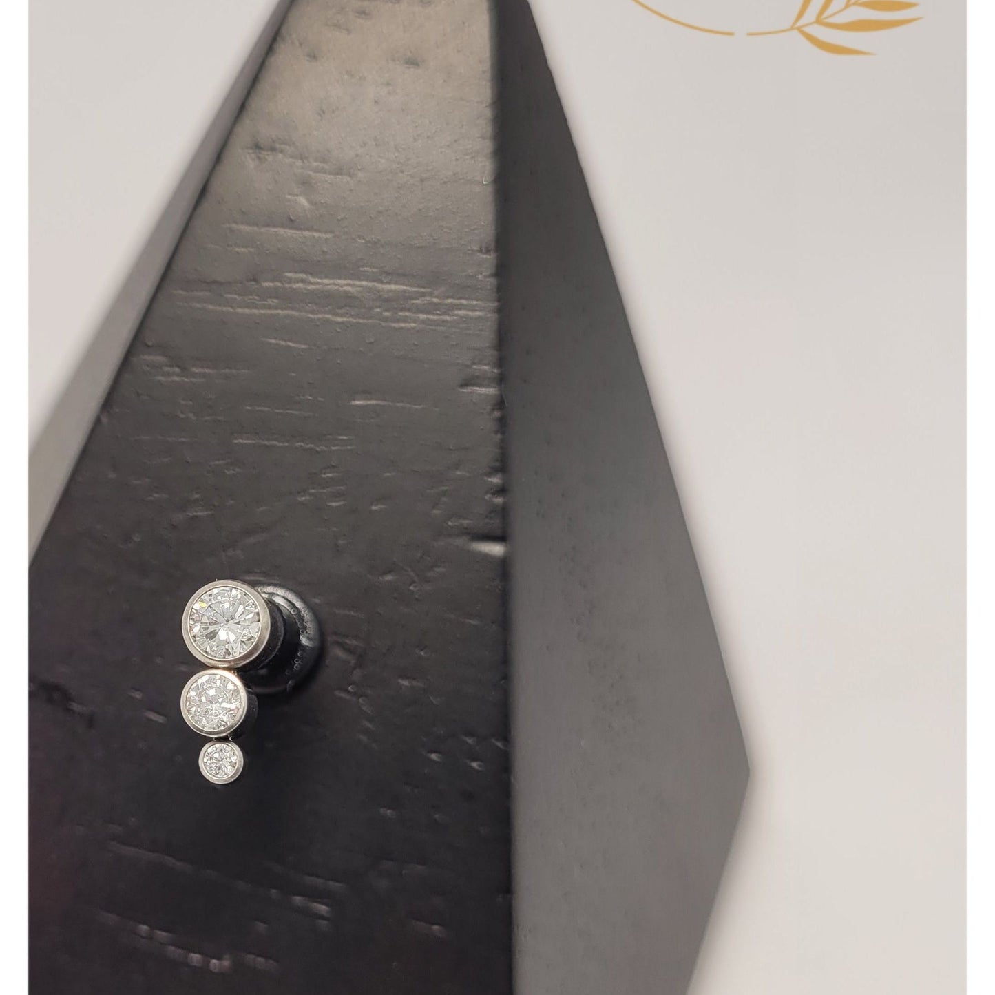 *3 Stone Crystal Clear Curve Cubic Zirconia Cluster