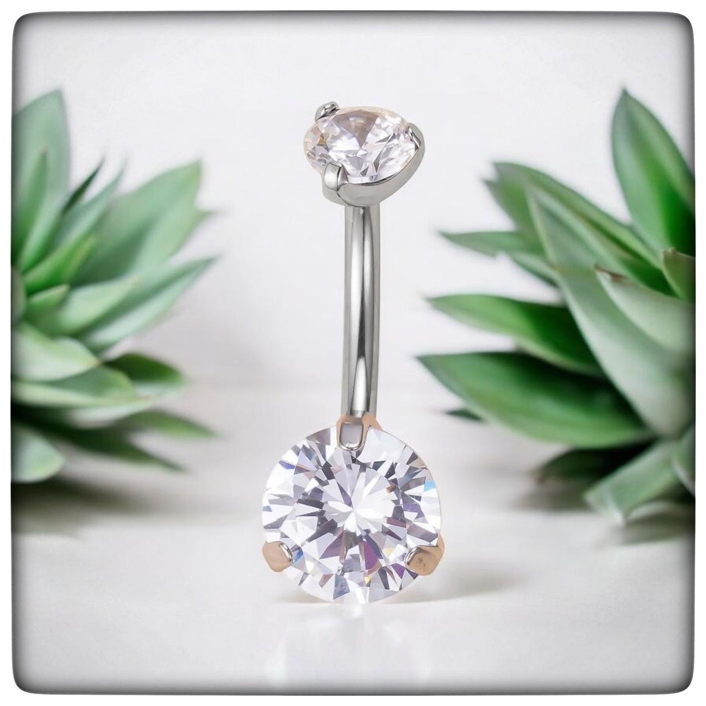 *Navel Curve Clear Prong Set Cubic Zirconi