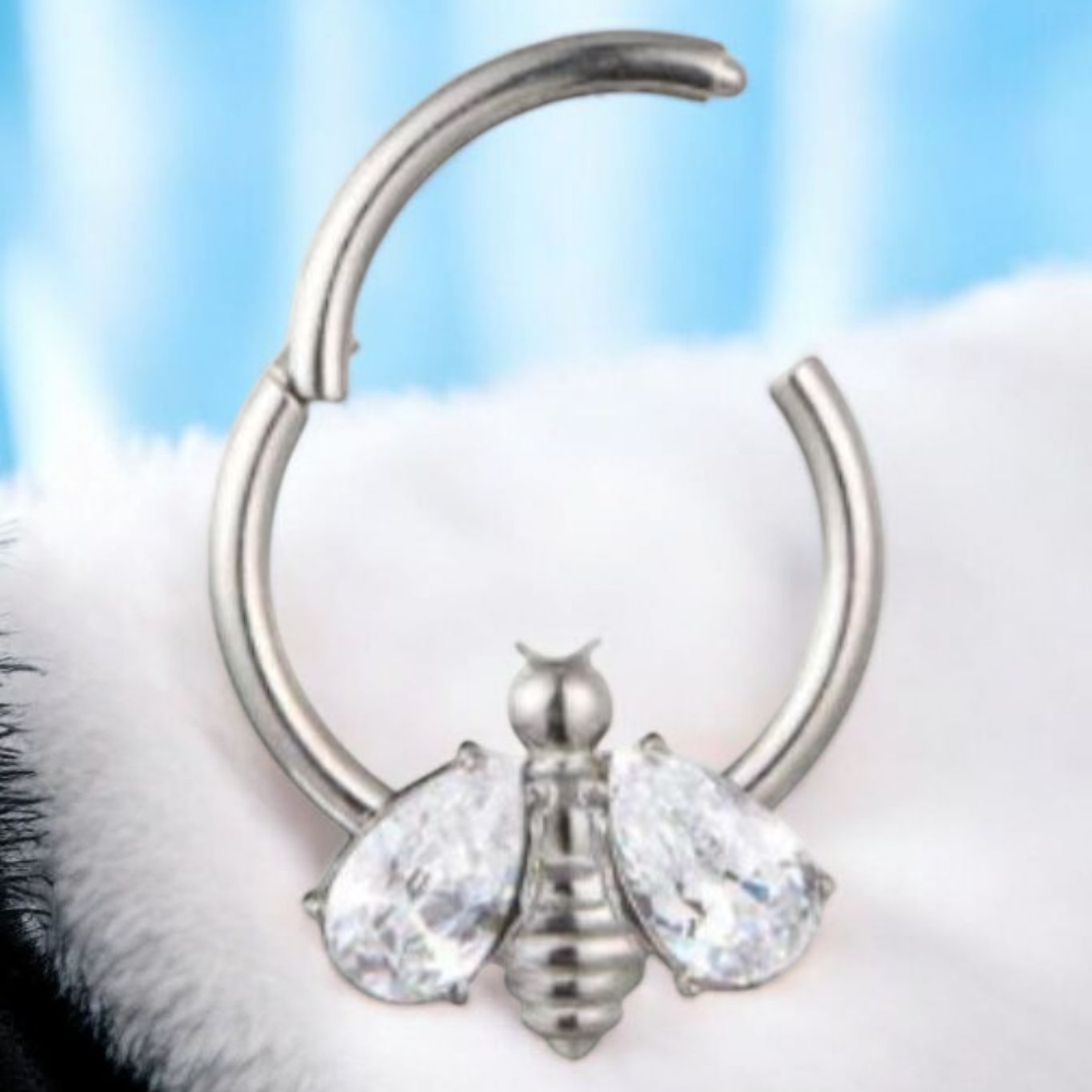 Bee Clear Cubic Zirconia Hinged Ring 10mm.